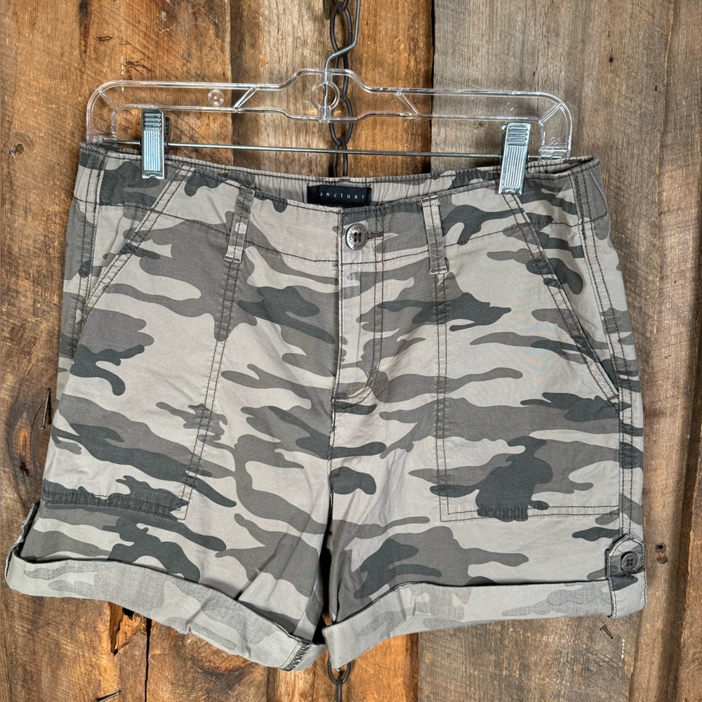 Sanctuary Camo Cuffed Shorts - size small